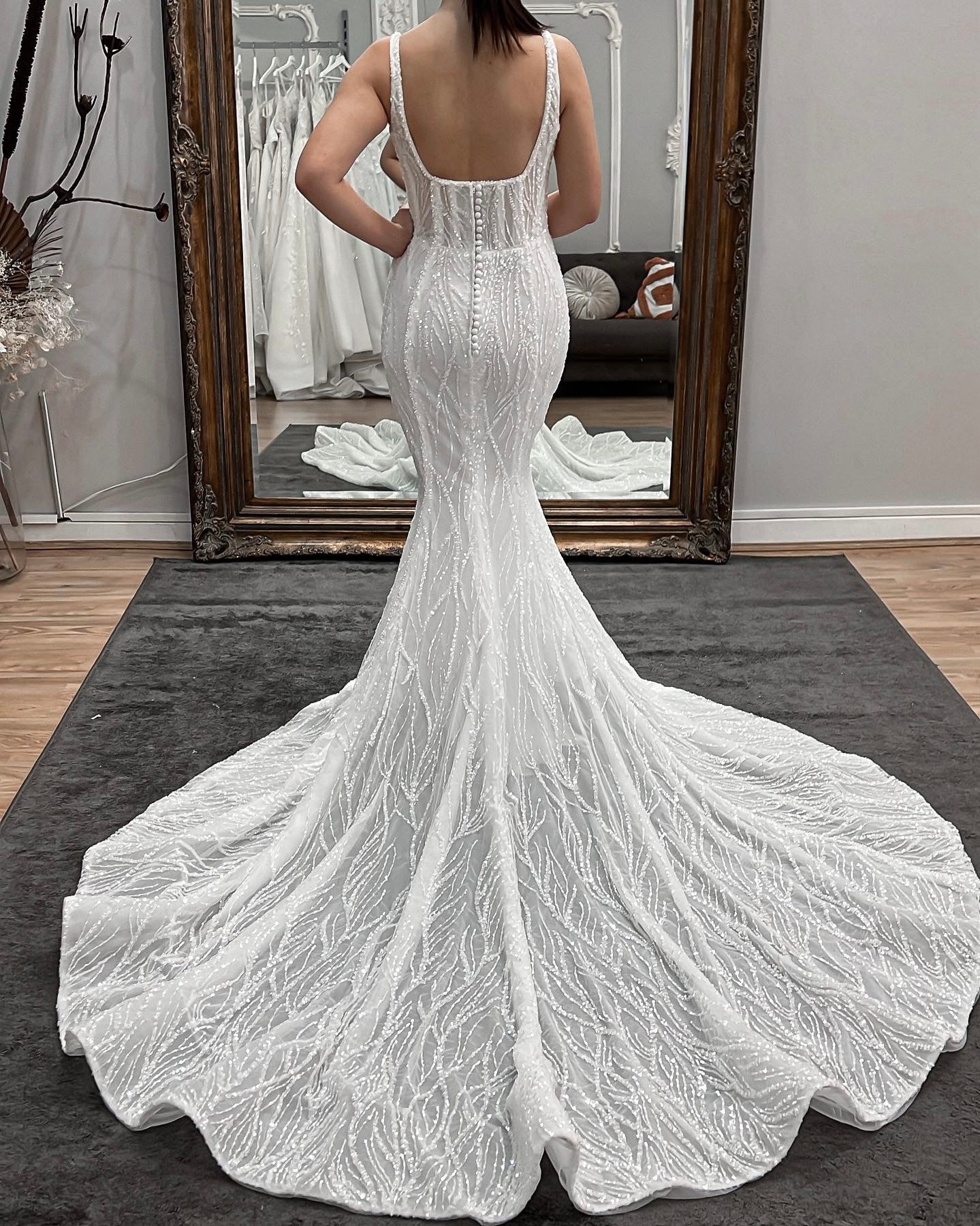 Aria (Size 16)